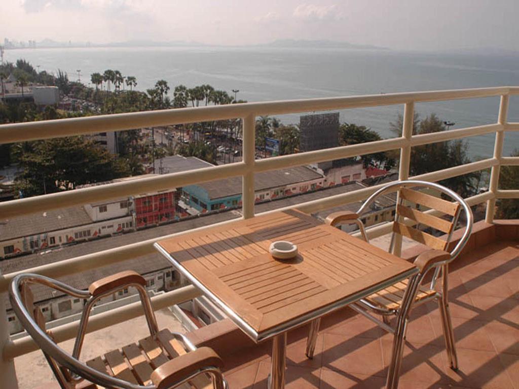 Apartments At View Talay Патая Екстериор снимка